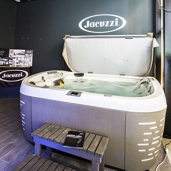 spa jacuzzi showroom finistere
